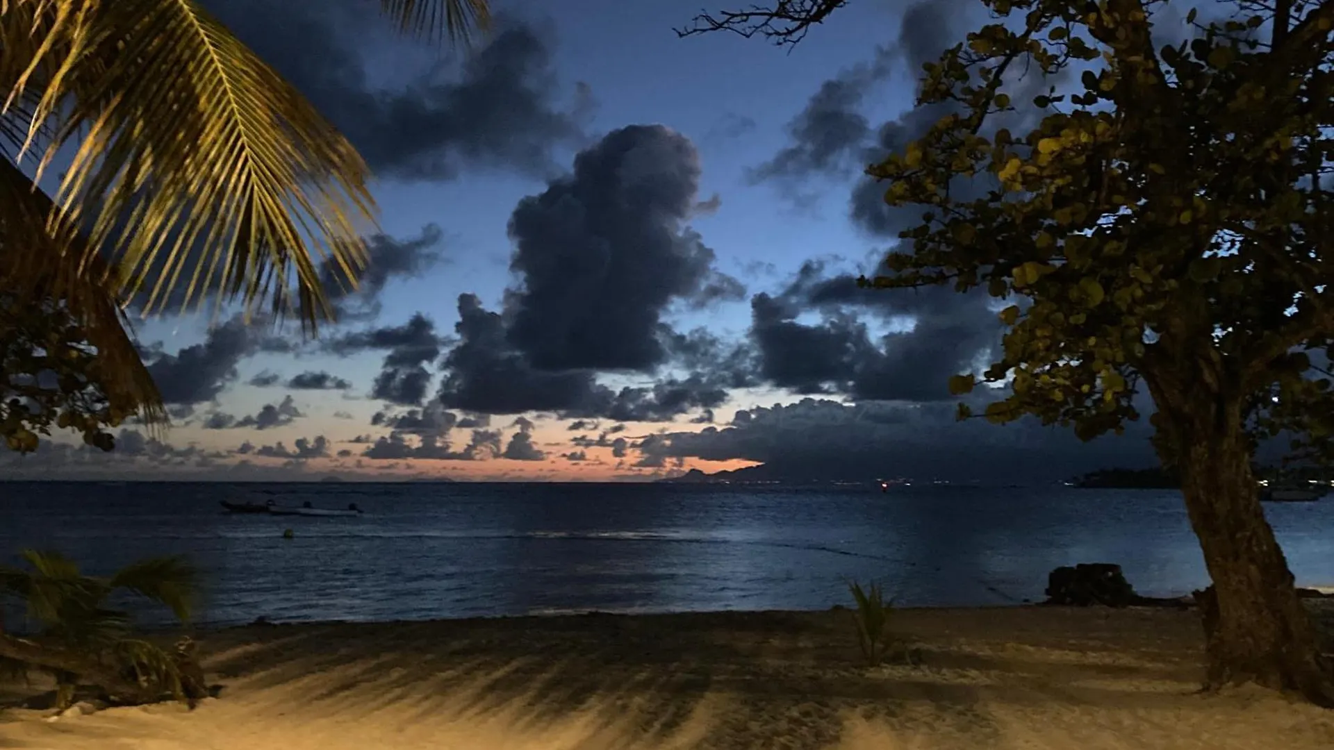 Appartement Les Pieds Dans L'Eau Face Au Lagon - Le Bel Instant Sainte-Anne  Guadeloupe