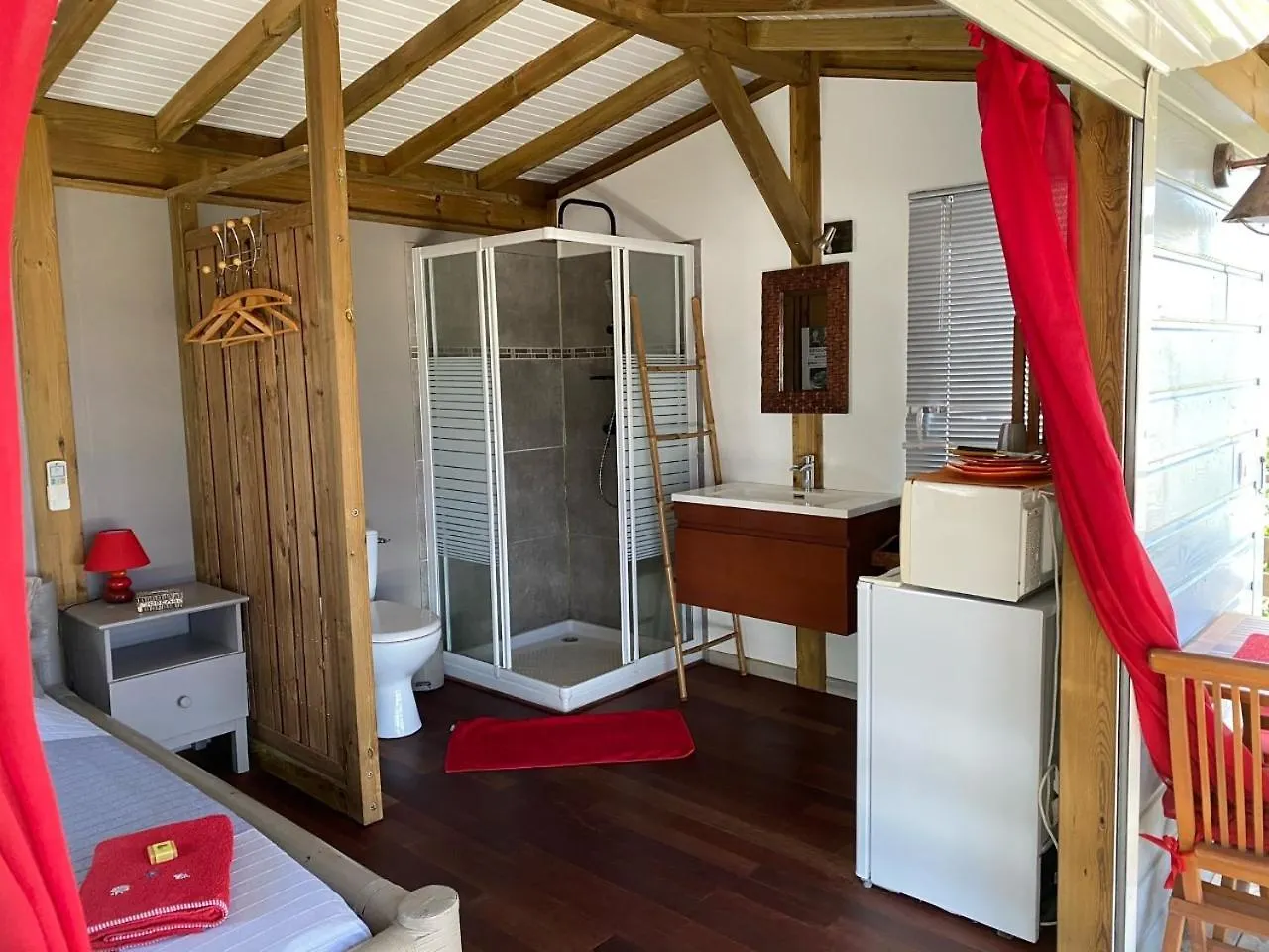 Les Pieds Dans L'Eau Face Au Lagon - Le Bel Instant Sainte-Anne  Appartement